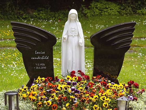 Massivstücke und Grabmale